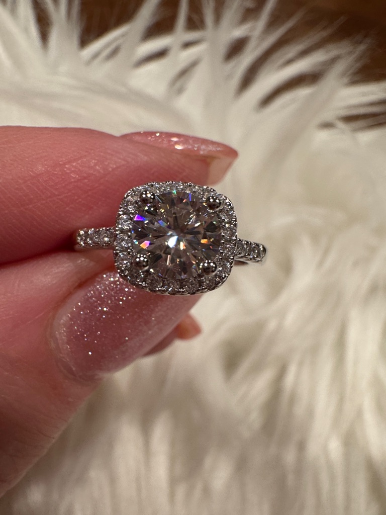 Silver Halo Round-Cut Engagement Moissanite Ring - White
